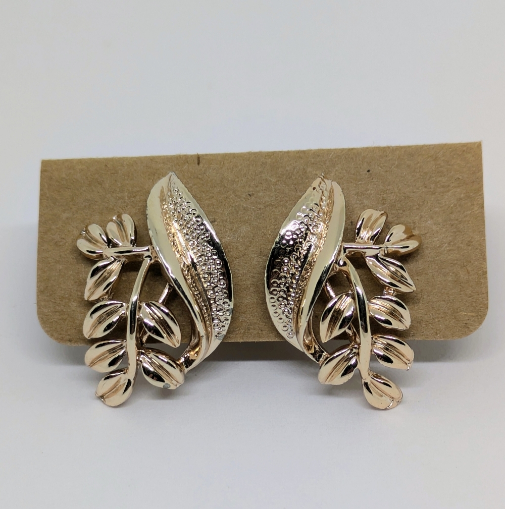 Coro Vintage Gold Tone Leaf Earrings Screw Back Vintage Elegant Boho Cottagecore